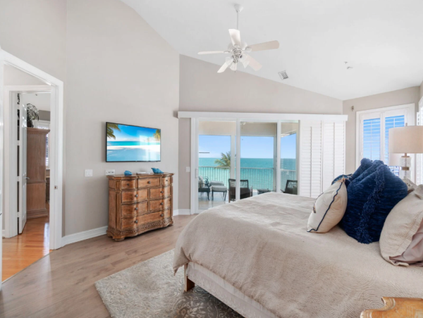 Luxurious 6-Bedroom Beachfront Residence Near Bonita Beach
